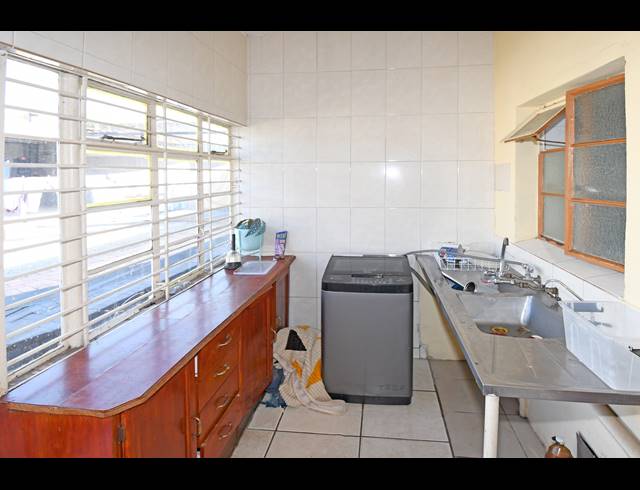5 BEDROOM HOUSE FOR SALE IN BRIXTON